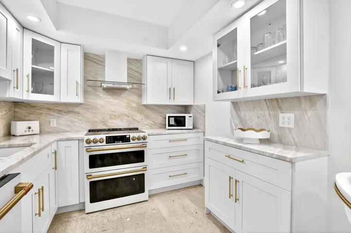 GOURMET KITCHEN