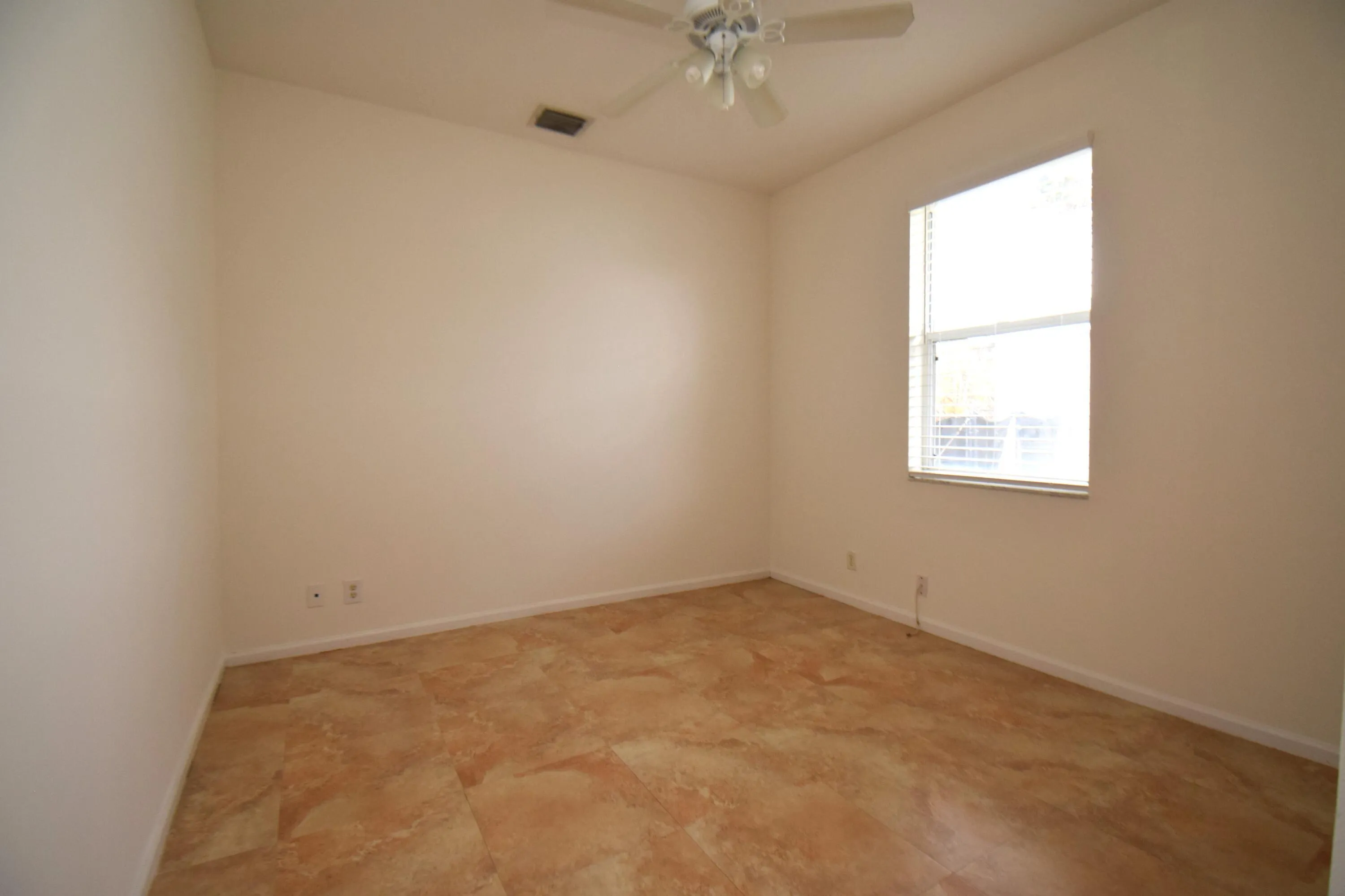 Gust bedroom 2