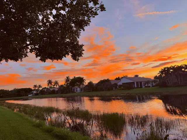 Breathtaking Florida Sunset!! Imagine coming home to this magnificent lake view!!