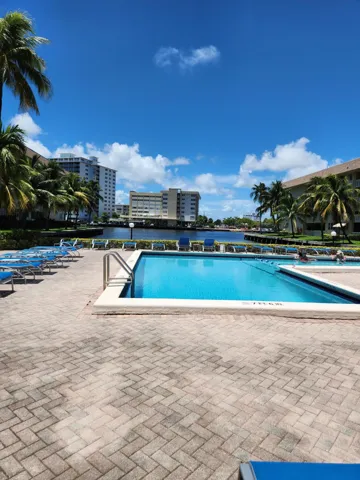 Second pool by Bermuda and Janaica