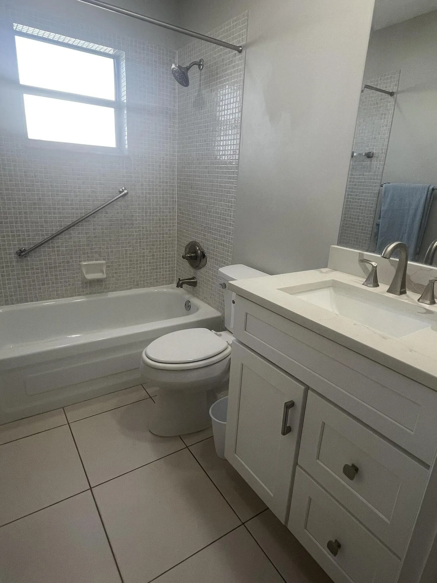 tub shower in the guest/2nd bathroom