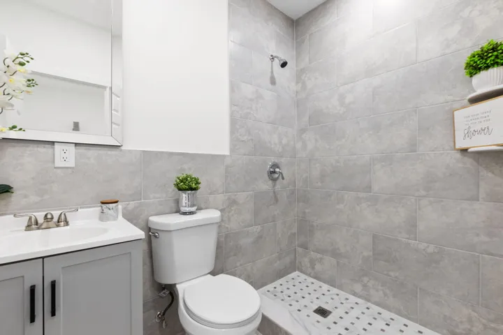 Suite Bathroom