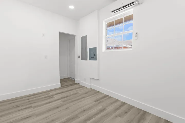Suite Front Indoor Entry