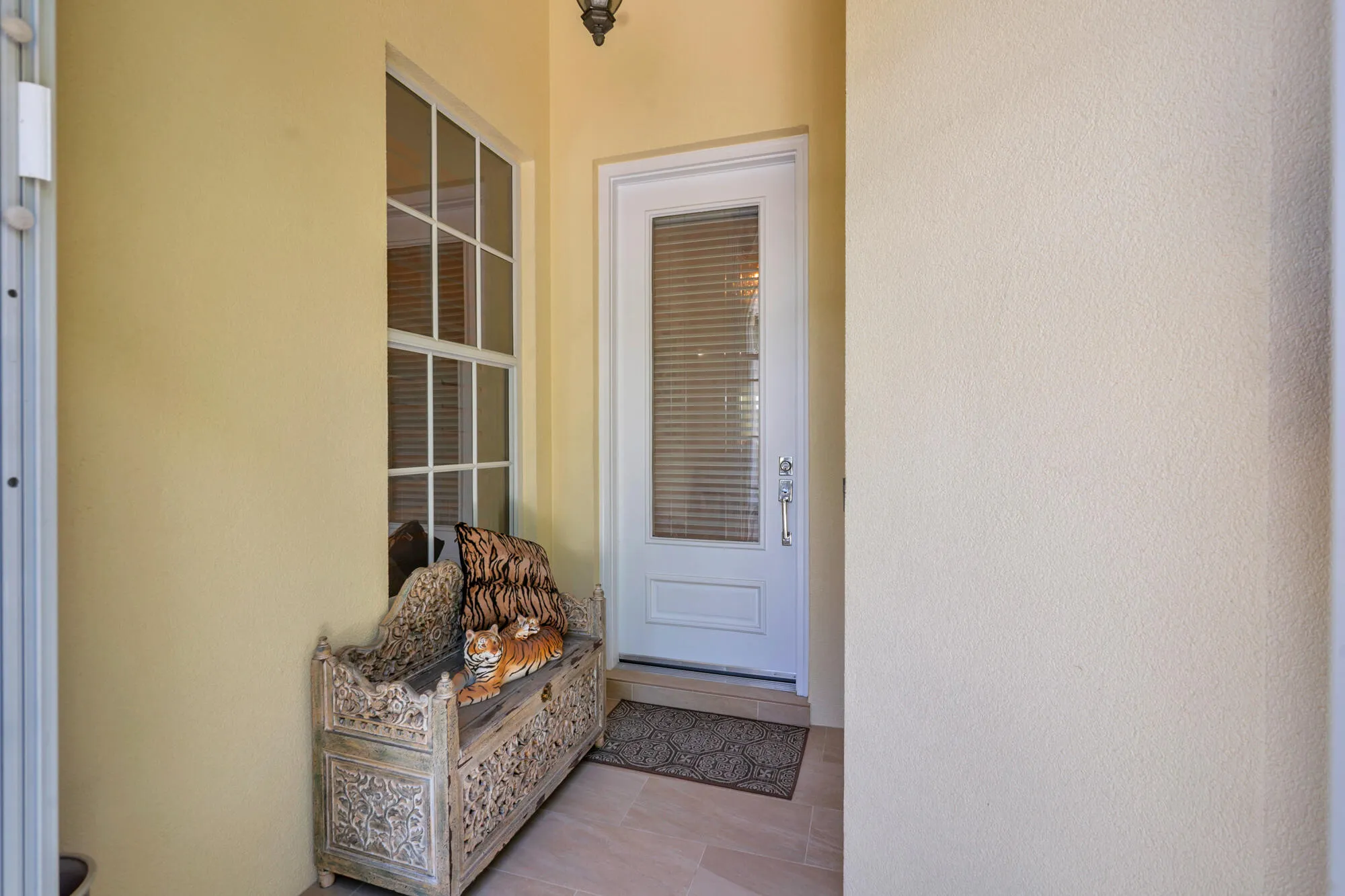 screened in entrance to front door w/ porcelain tile flooring