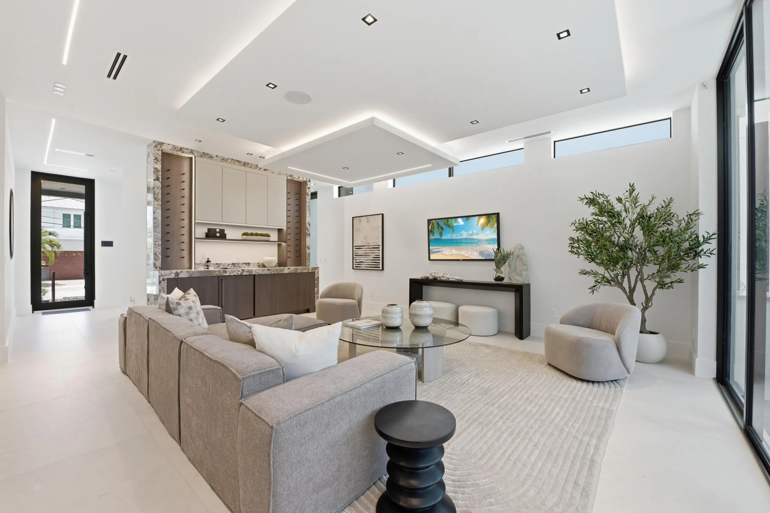 Recessed and cove lighting in tray ceiling
