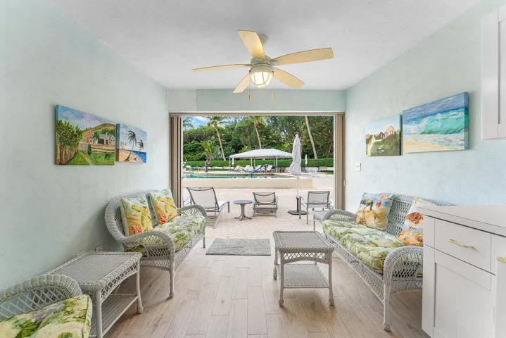 Rare poolside cabana!