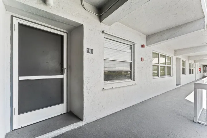 19 002-155YachtClubDrive-101-NorthPalmBe