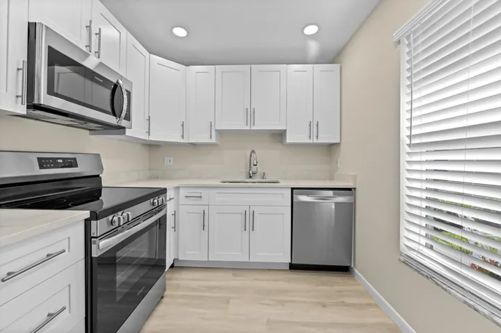 12 Kitchen 02