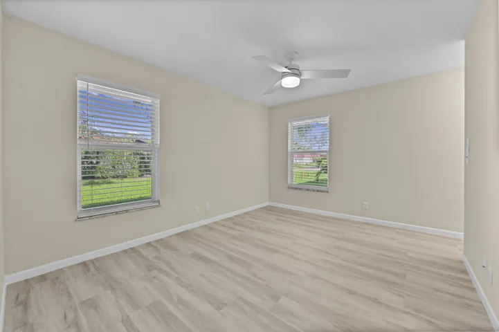 14 Bedroom 01