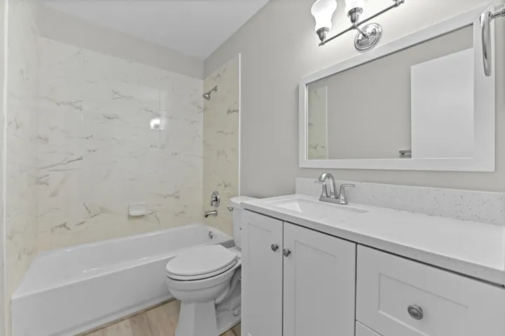 19 Bathroom 01