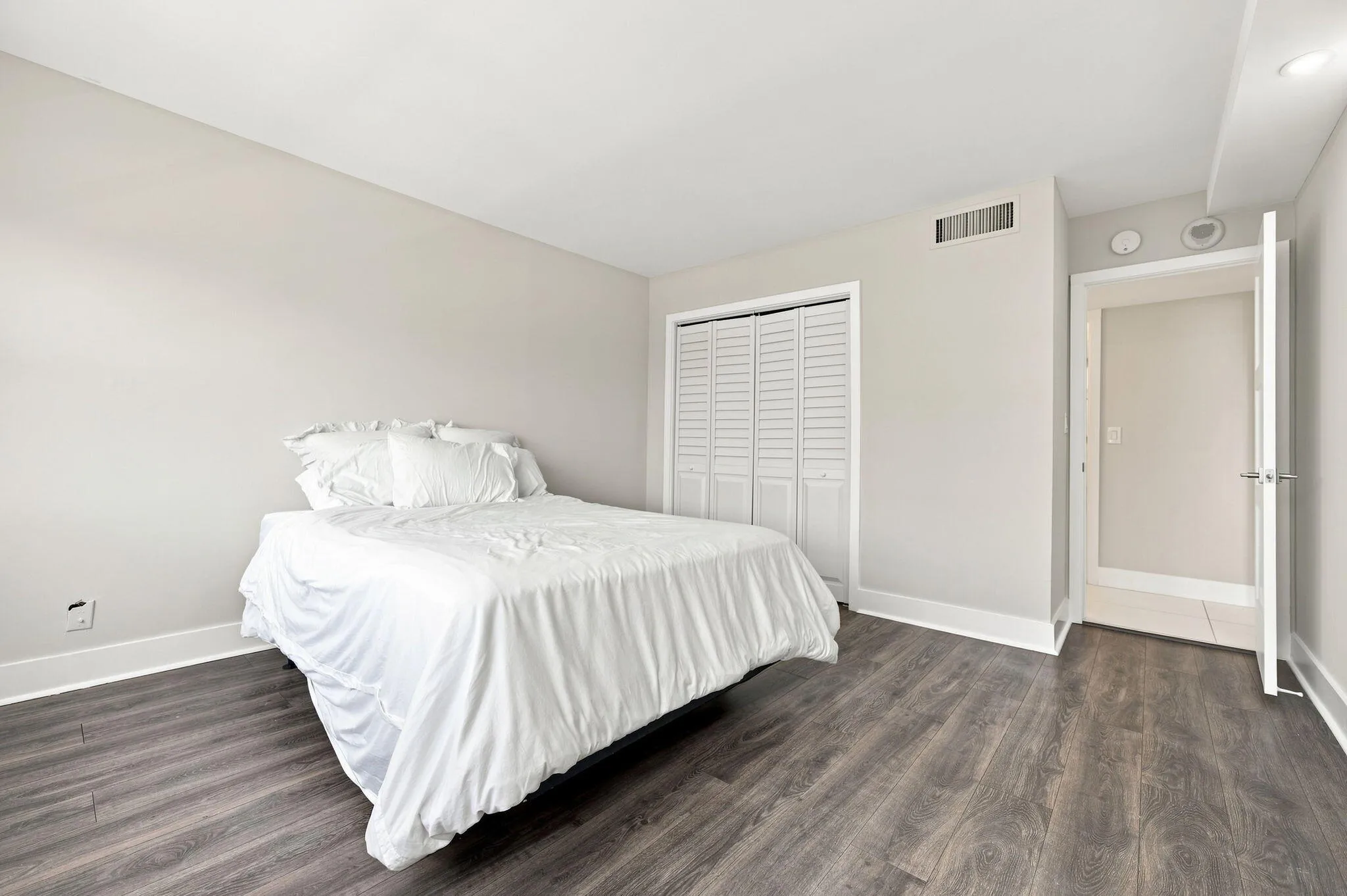 21-web-or-mls-340-sunset-dr-405