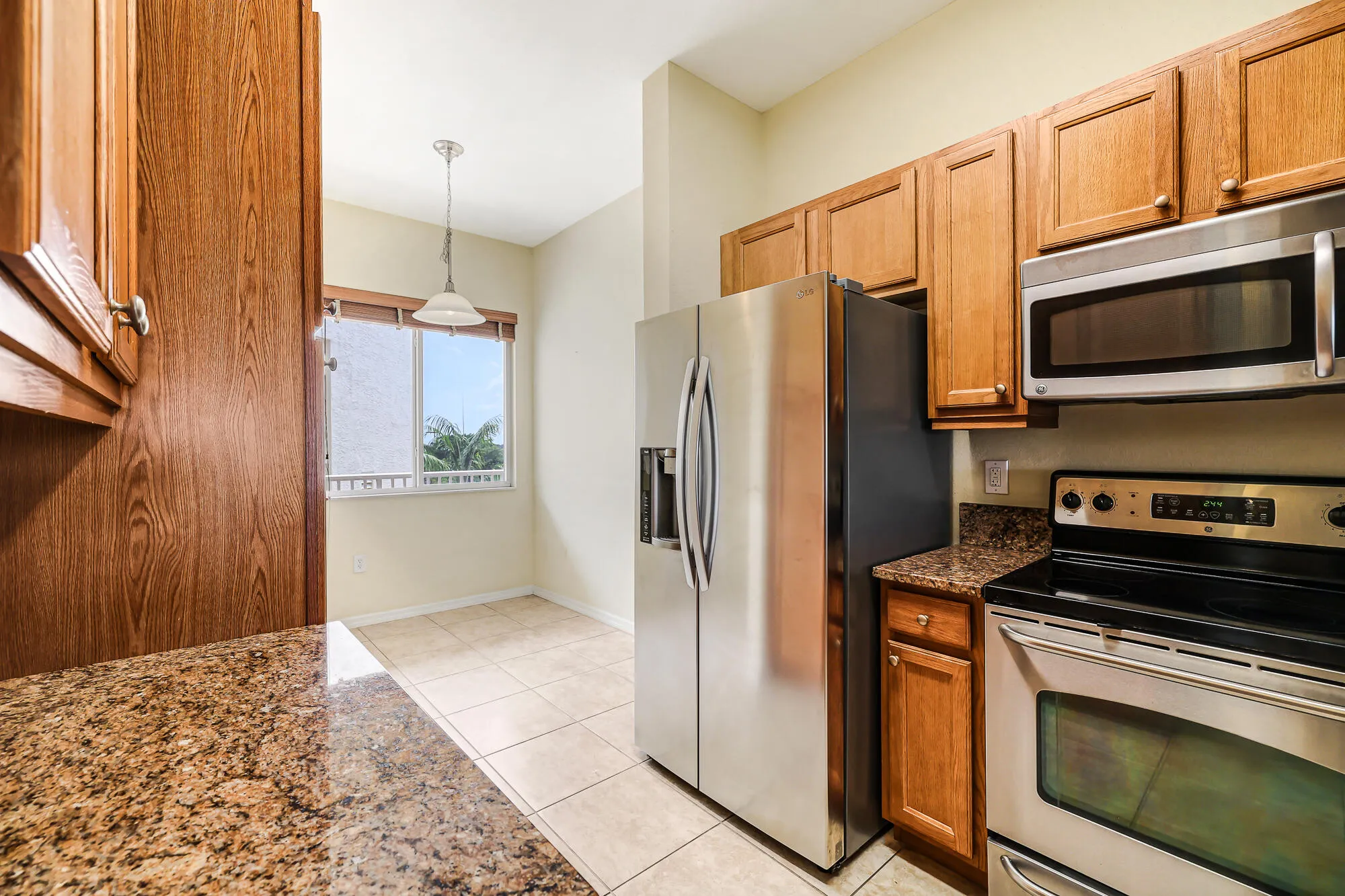 Real Oak cabinets, SS appliances, and granite countertops.