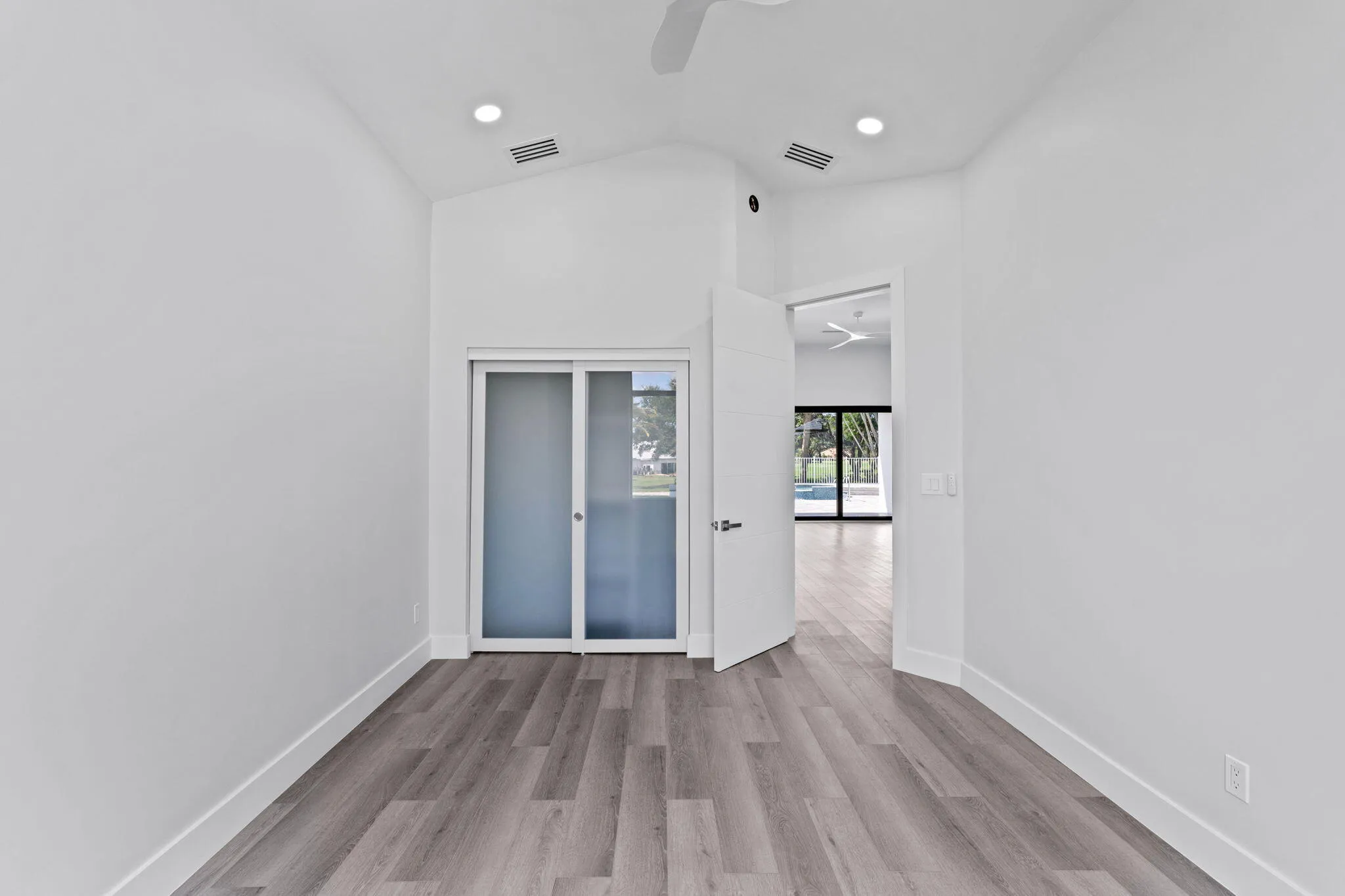 13-web-or-mls-A7405455