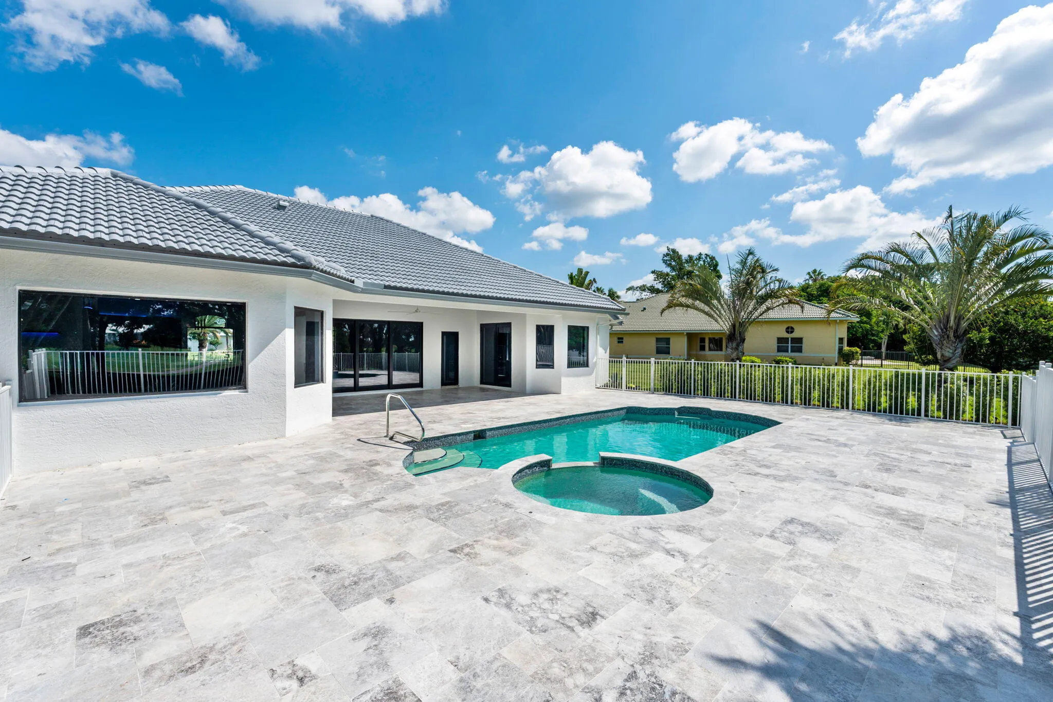 61-web-or-mls-A7405438