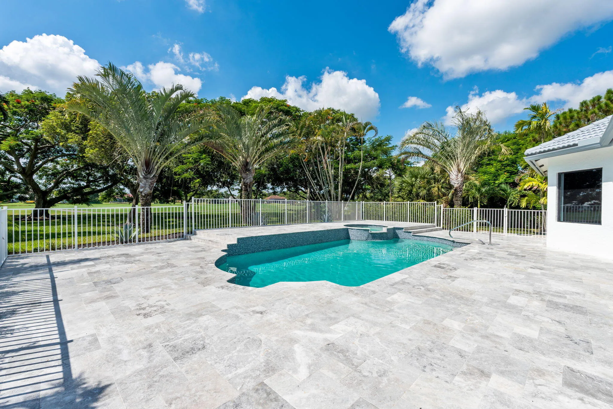 62-web-or-mls-A7405431