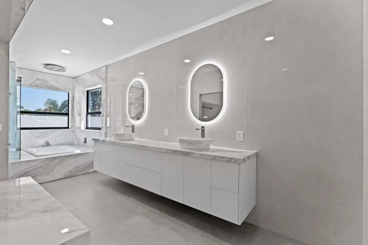 44-web-or-mls-A7405320