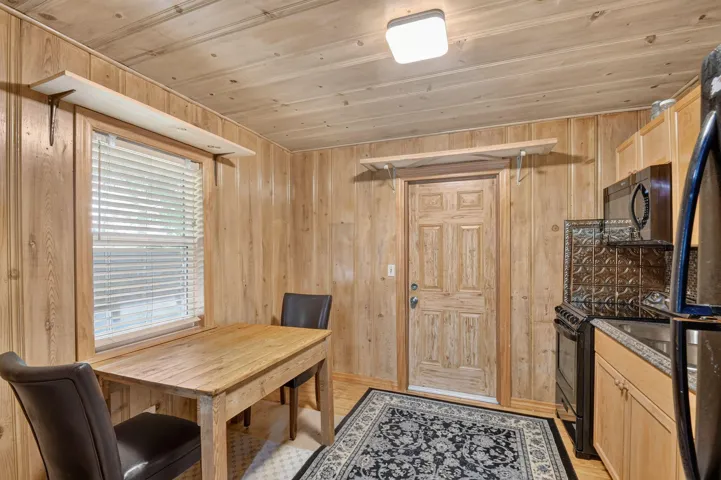 Guest House Eat-in Kitchen