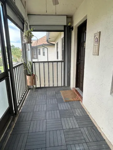 Screened patio (entry)