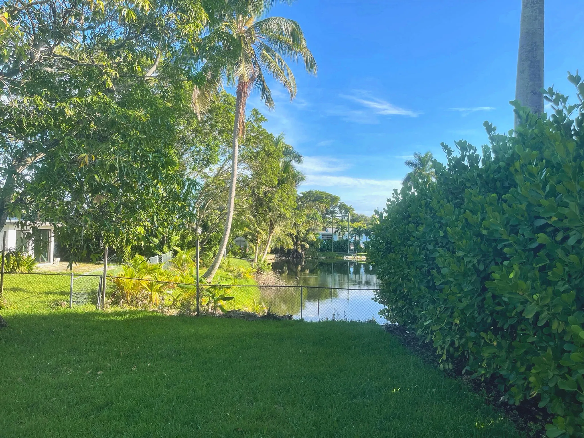 04_Backyard_Waterfront_Wide