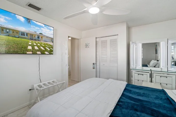 Bedroom_3rd_to_Entry.jpg-FULL.JPG-SMALL