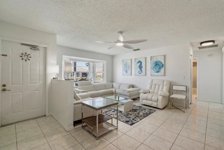 Foyer_to_Living_Room.jpg-FULL.jpeg-SMALL