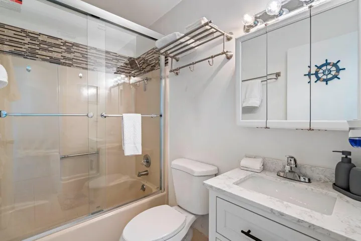 Bathroom.jpg-FULL.JPG-SMALL