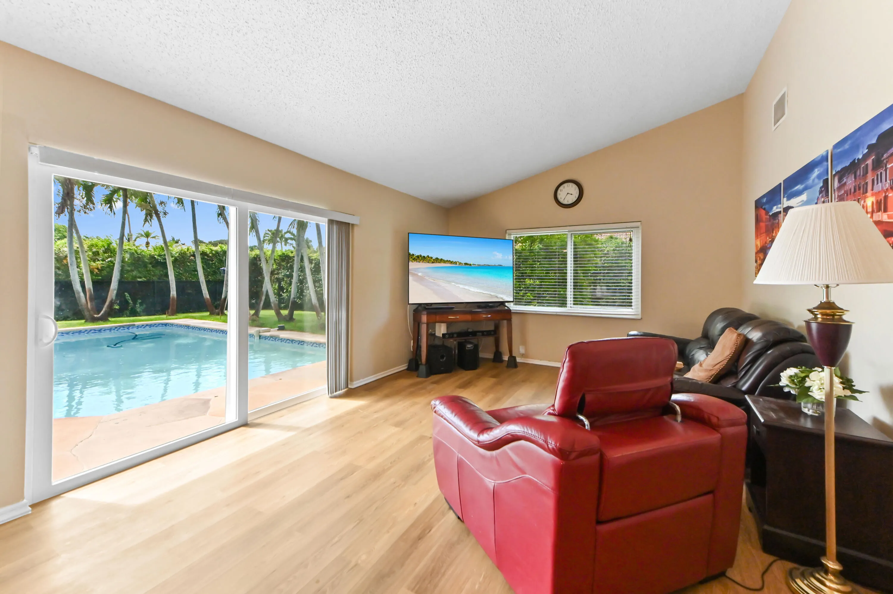 07 living room 05
