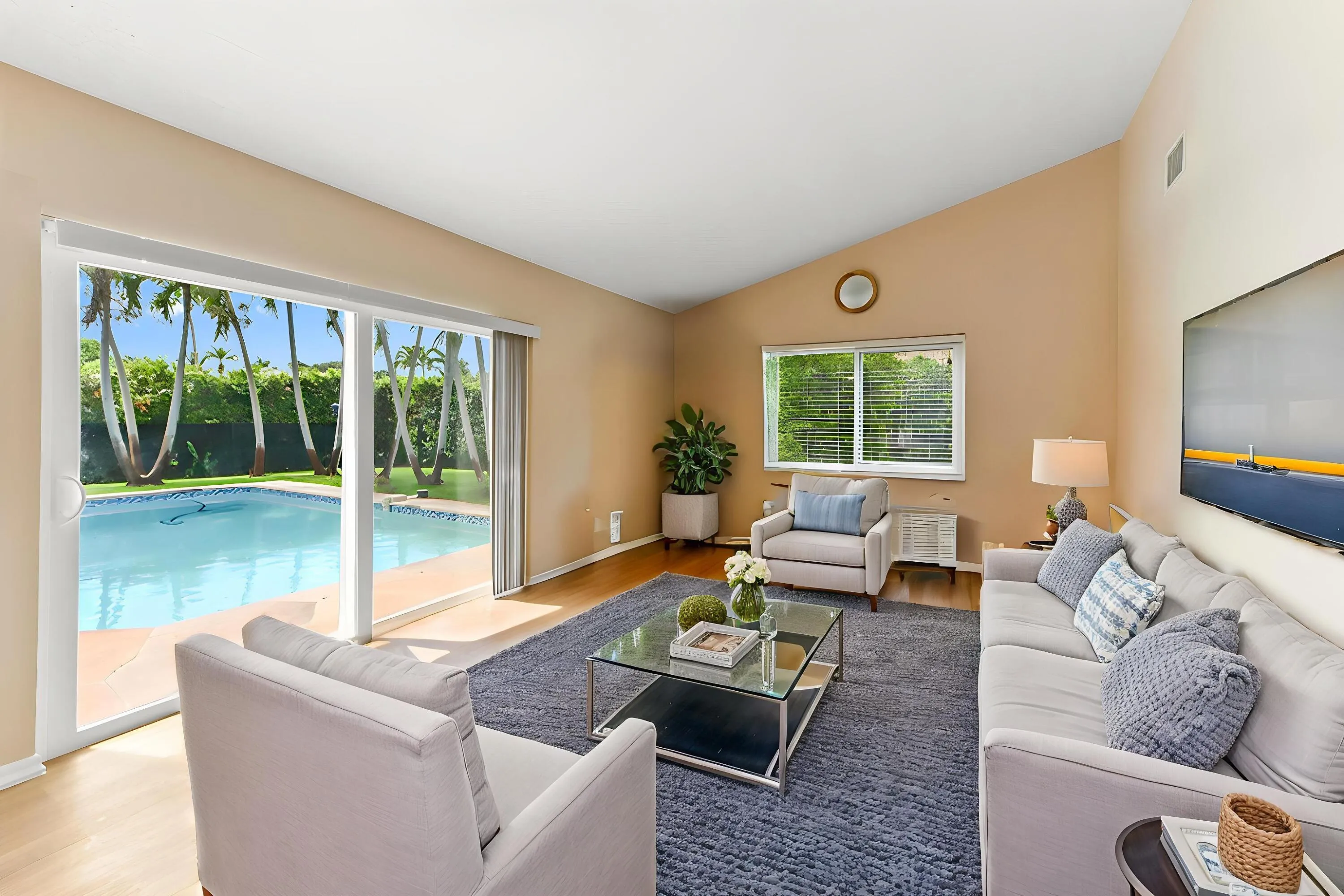13-family-room-02_VS