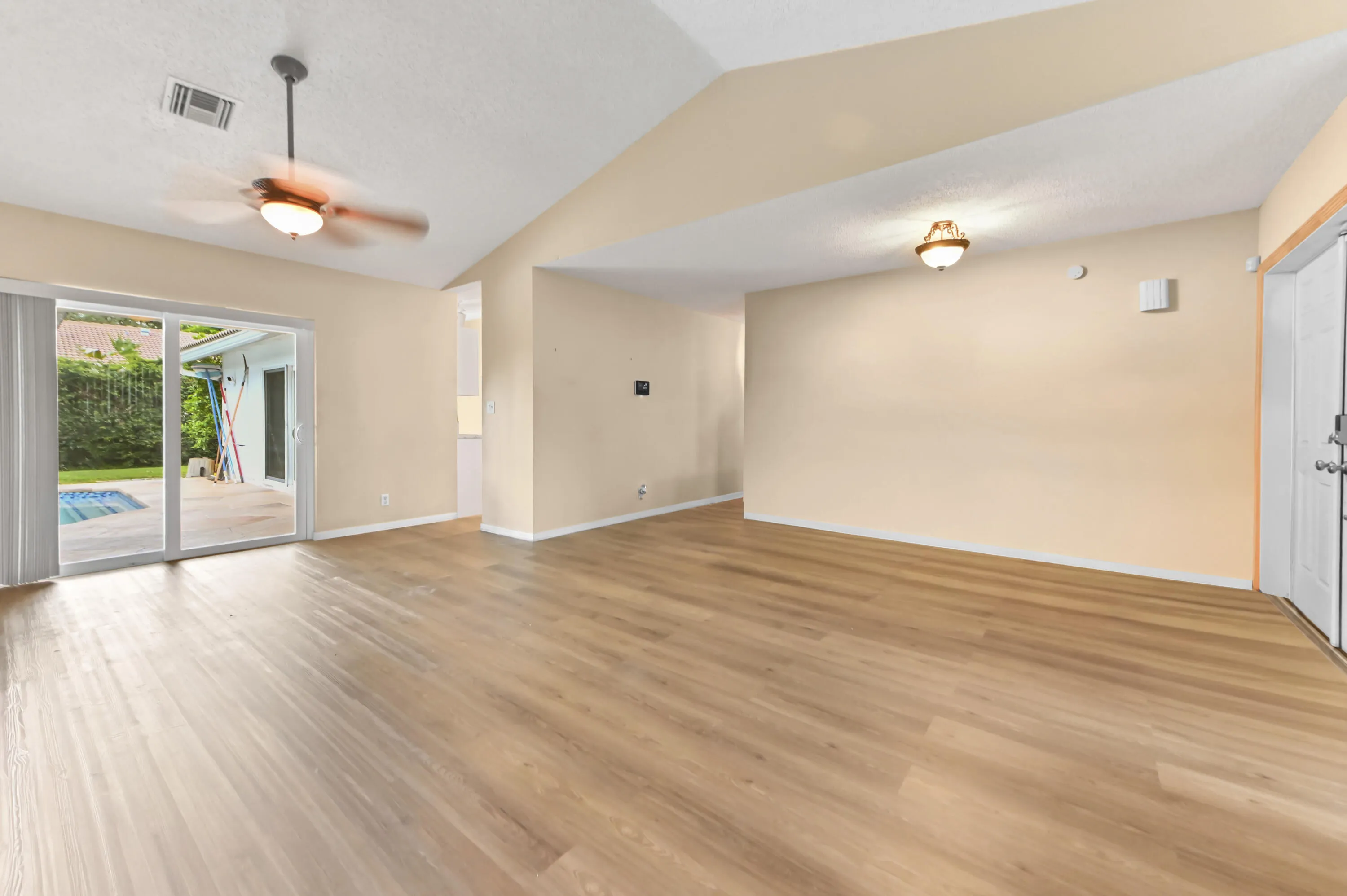 08 living room 06