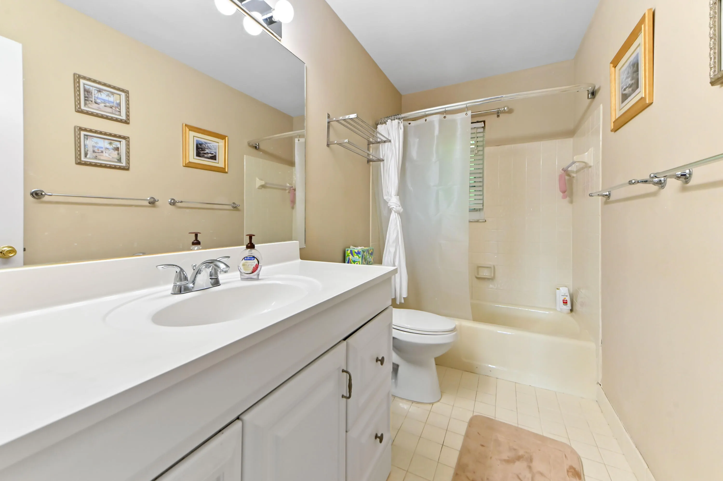 25 bathroom 01