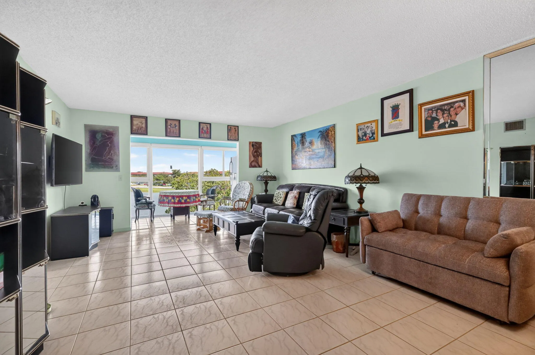 Dining/living room