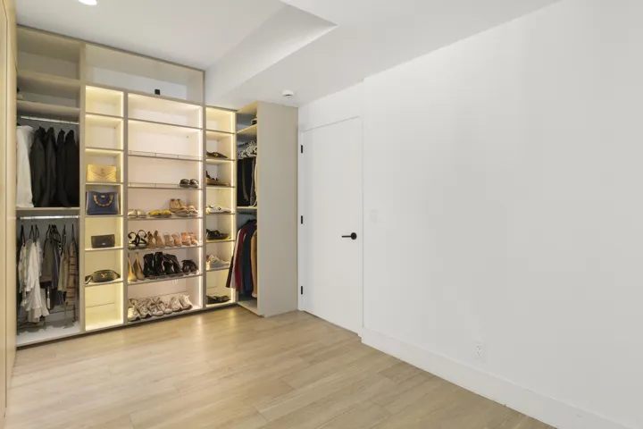 Primary suite closet