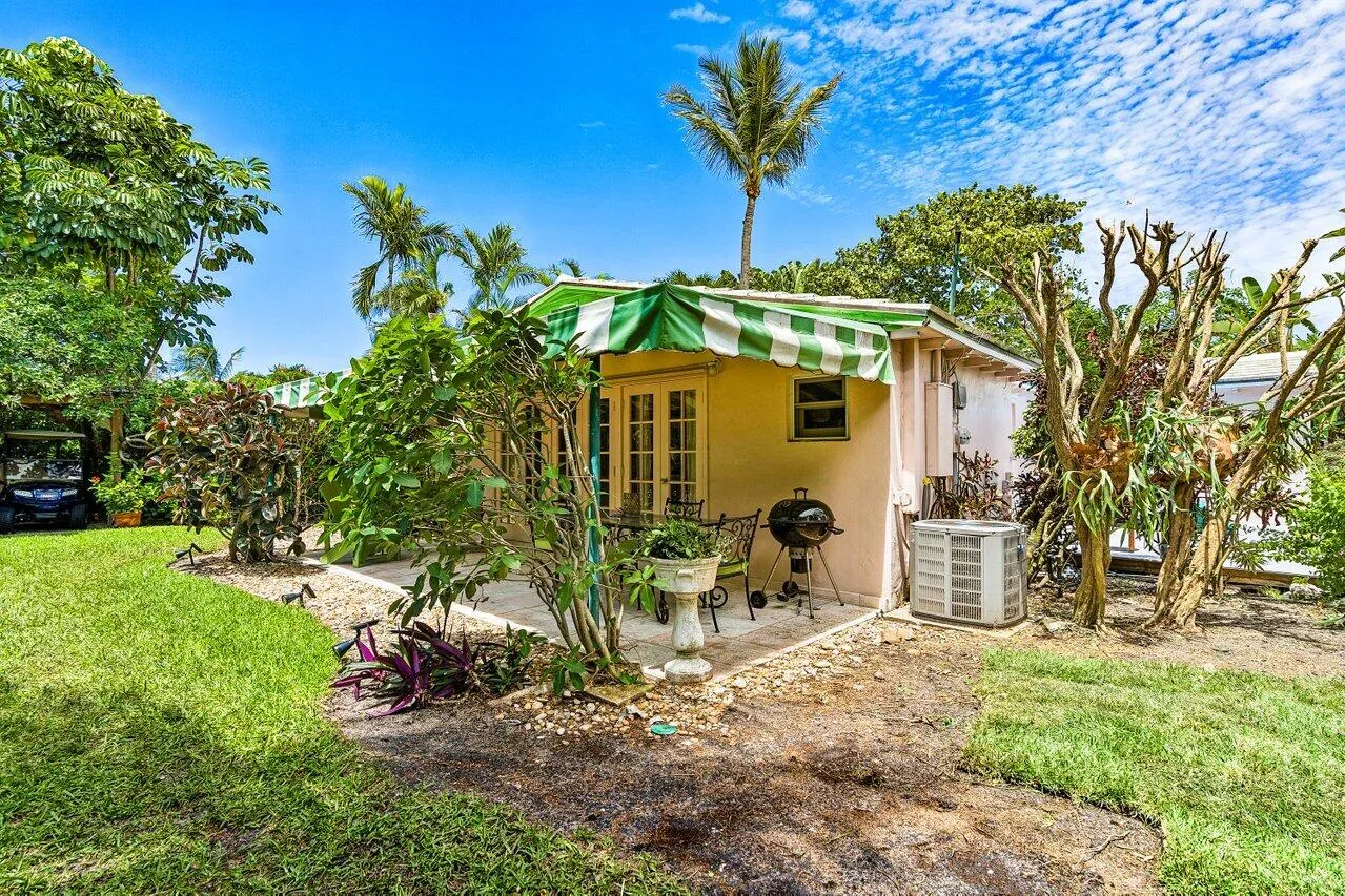032-210DebraLane-PalmBeach-FL-33480-SMAL