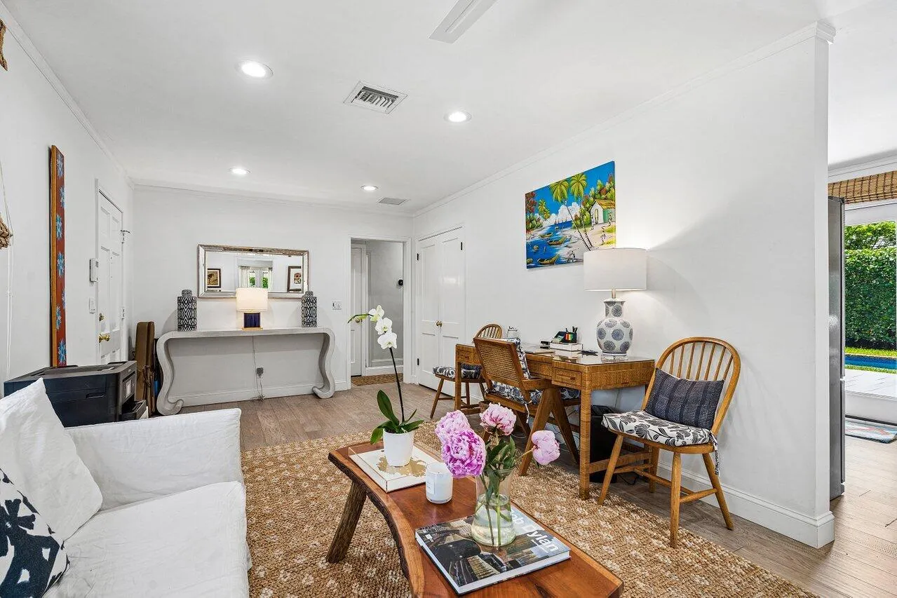 007-210DebraLane-PalmBeach-FL-33480-SMAL