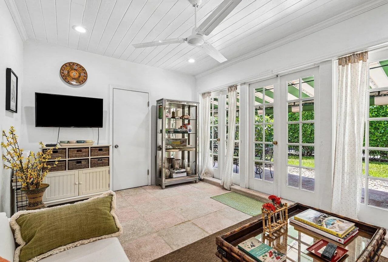 011-210DebraLane-PalmBeach-FL-33480-SMAL