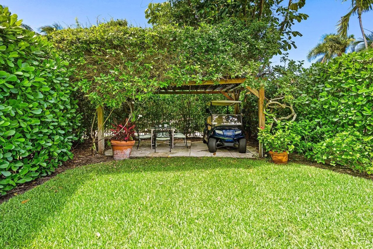 037-210DebraLane-PalmBeach-FL-33480-SMAL