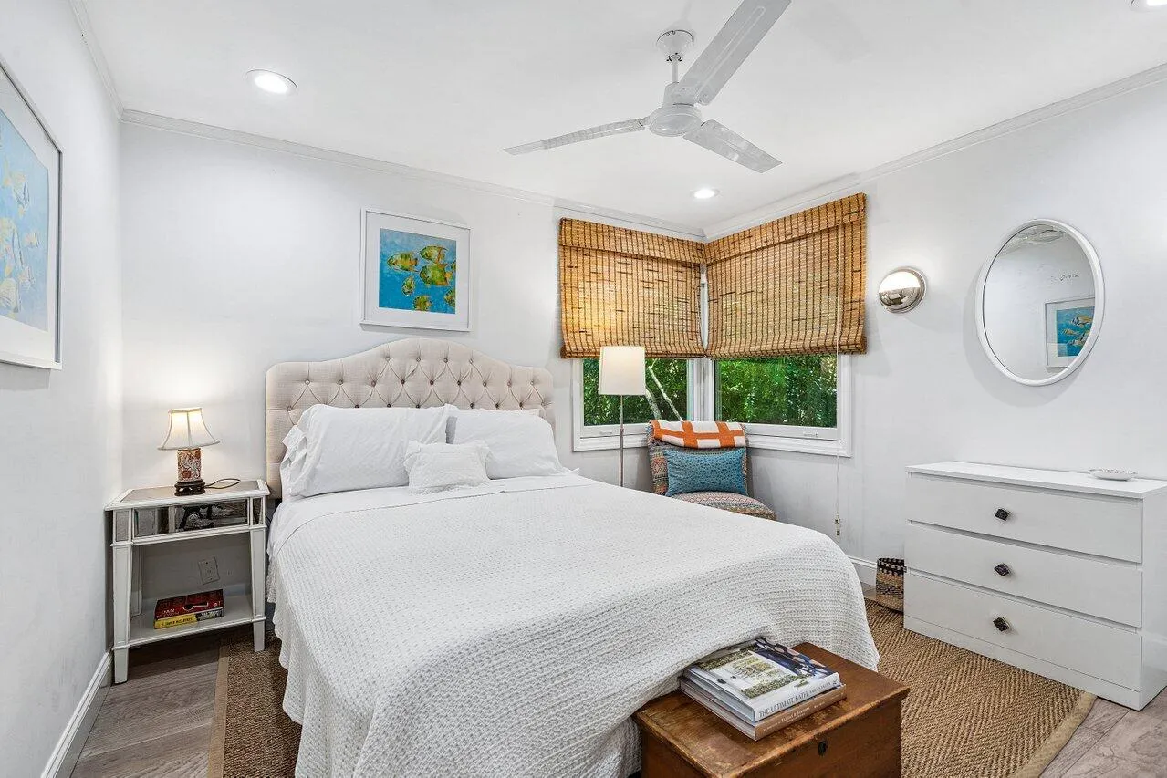 012-210DebraLane-PalmBeach-FL-33480-SMAL