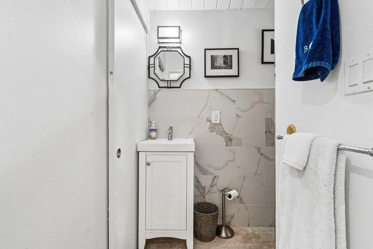 017-210DebraLane-PalmBeach-FL-33480-SMAL