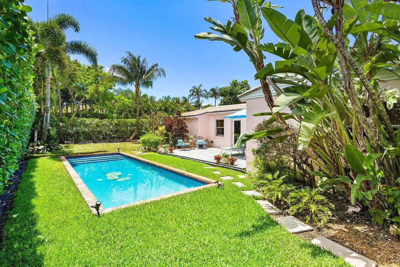 027-210DebraLane-PalmBeach-FL-33480-SMAL