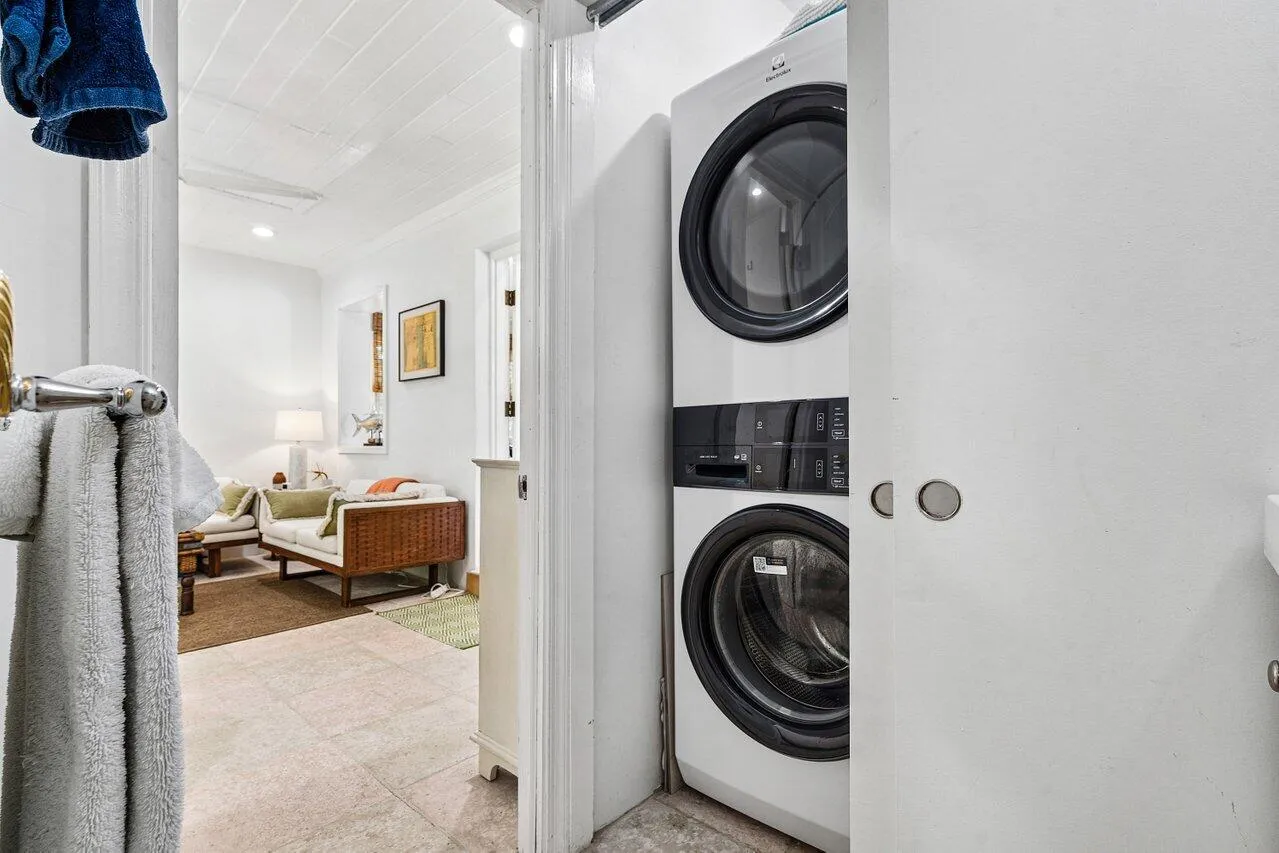 019-210DebraLane-PalmBeach-FL-33480-SMAL