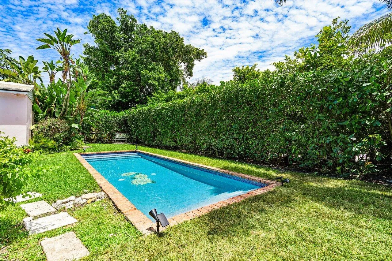 029-210DebraLane-PalmBeach-FL-33480-SMAL