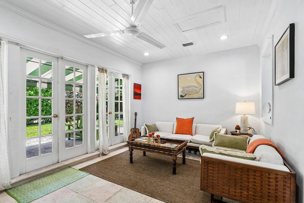 008-210DebraLane-PalmBeach-FL-33480-SMAL