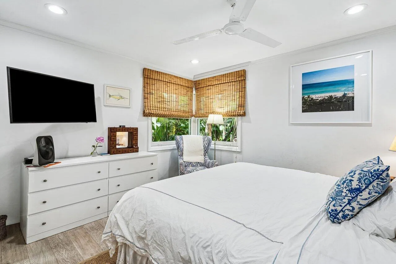 025-210DebraLane-PalmBeach-FL-33480-SMAL