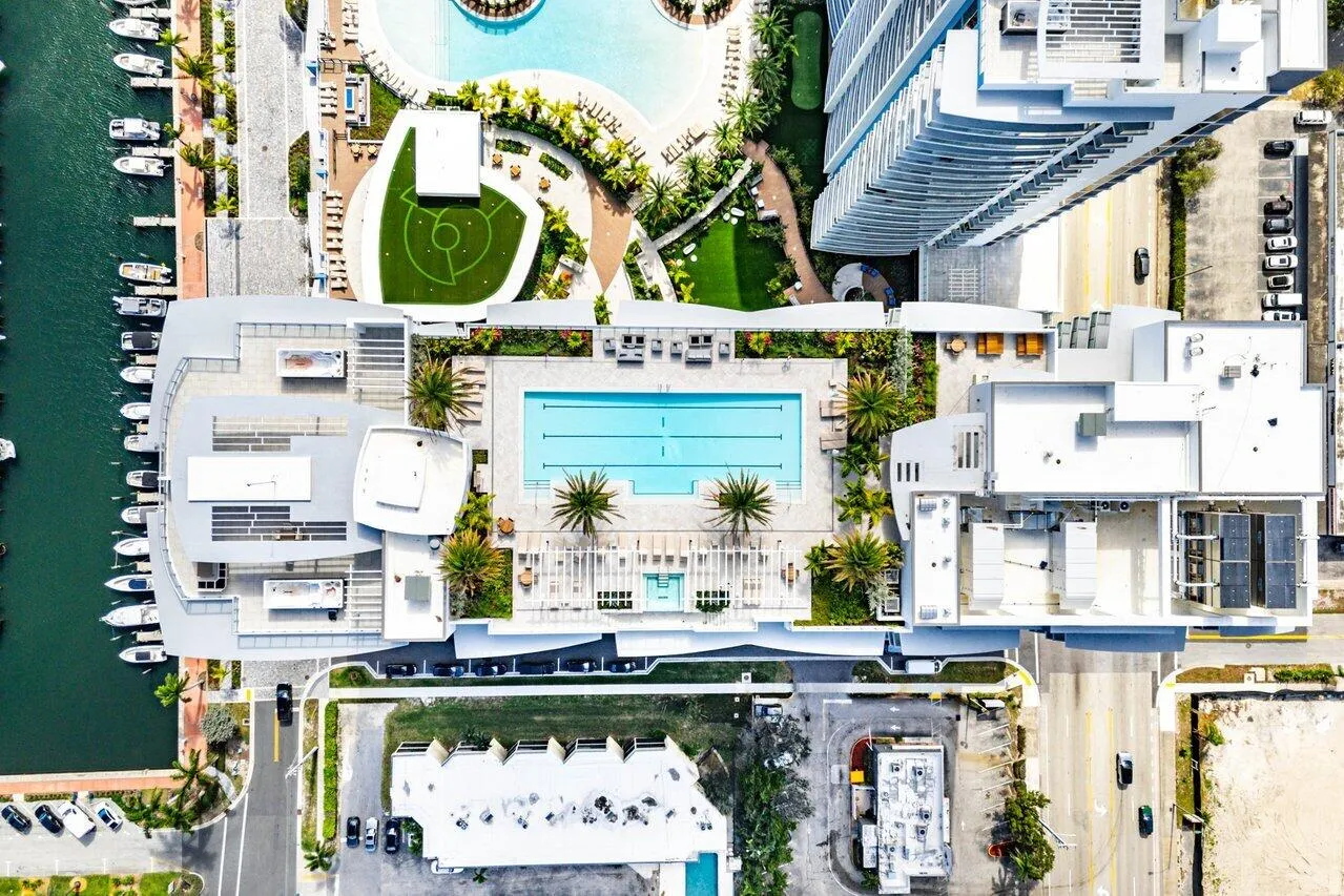 053-220LakeShoreDrive-702-LakePark-FL-33