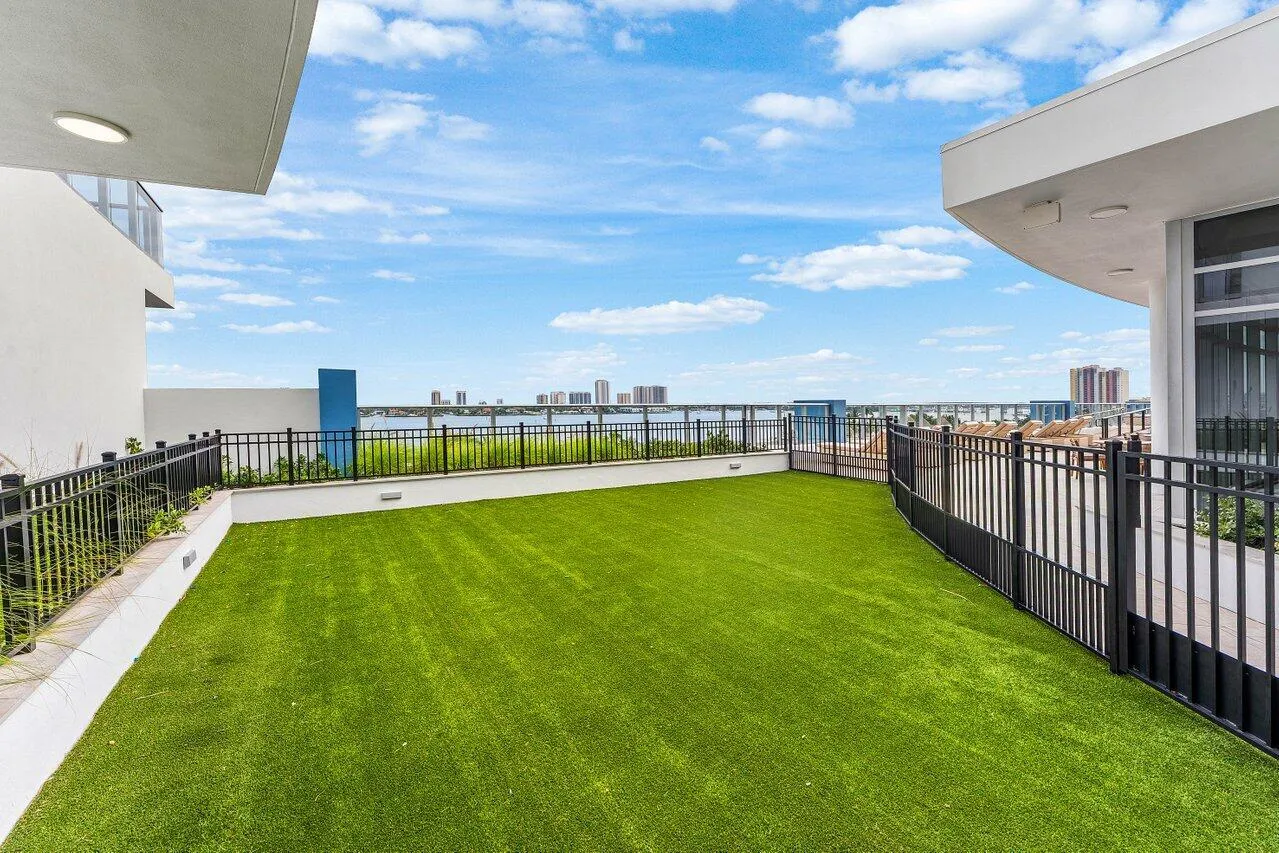 050-220LakeShoreDrive-702-LakePark-FL-33
