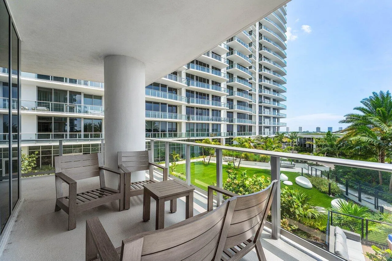 031-220LakeShoreDrive-702-LakePark-FL-33