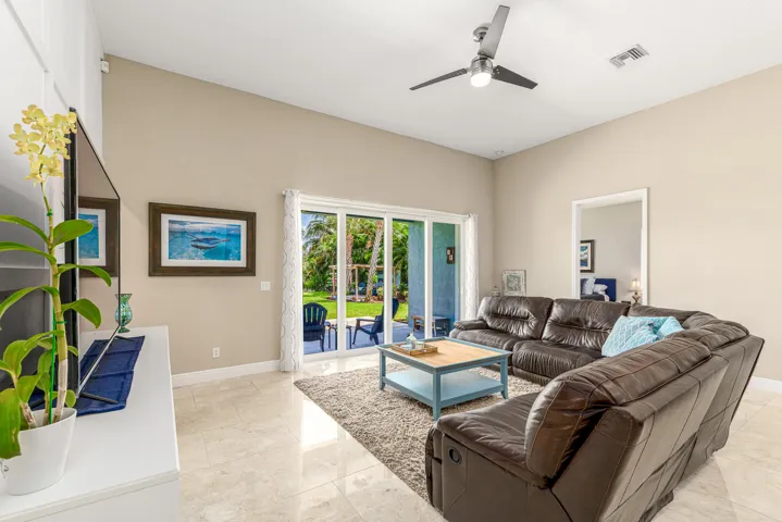 2070 NW Pine Tree Way, Stuart, FL 34994-