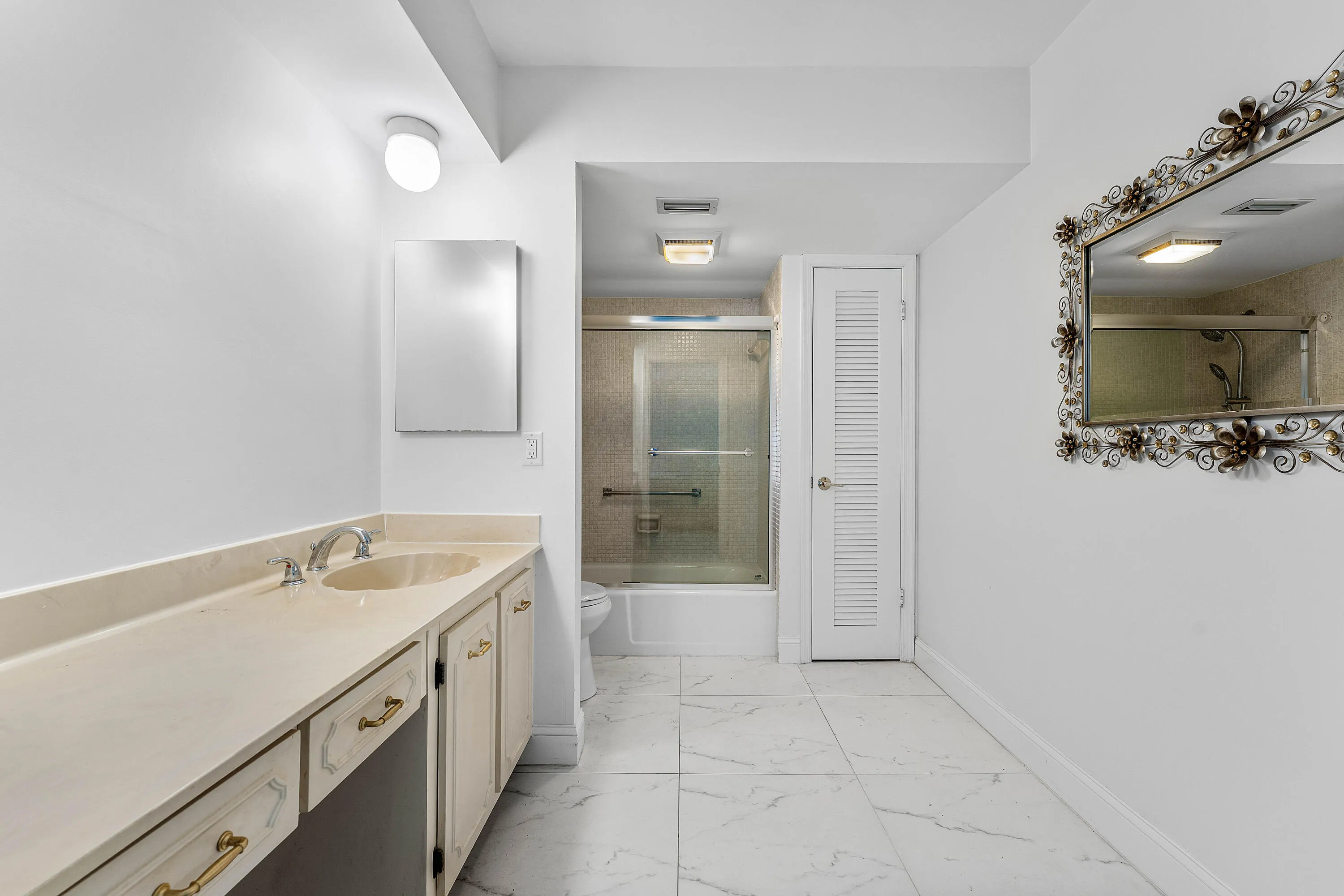 020-250JohnFKennedyDrive-107-Atlantis-FL