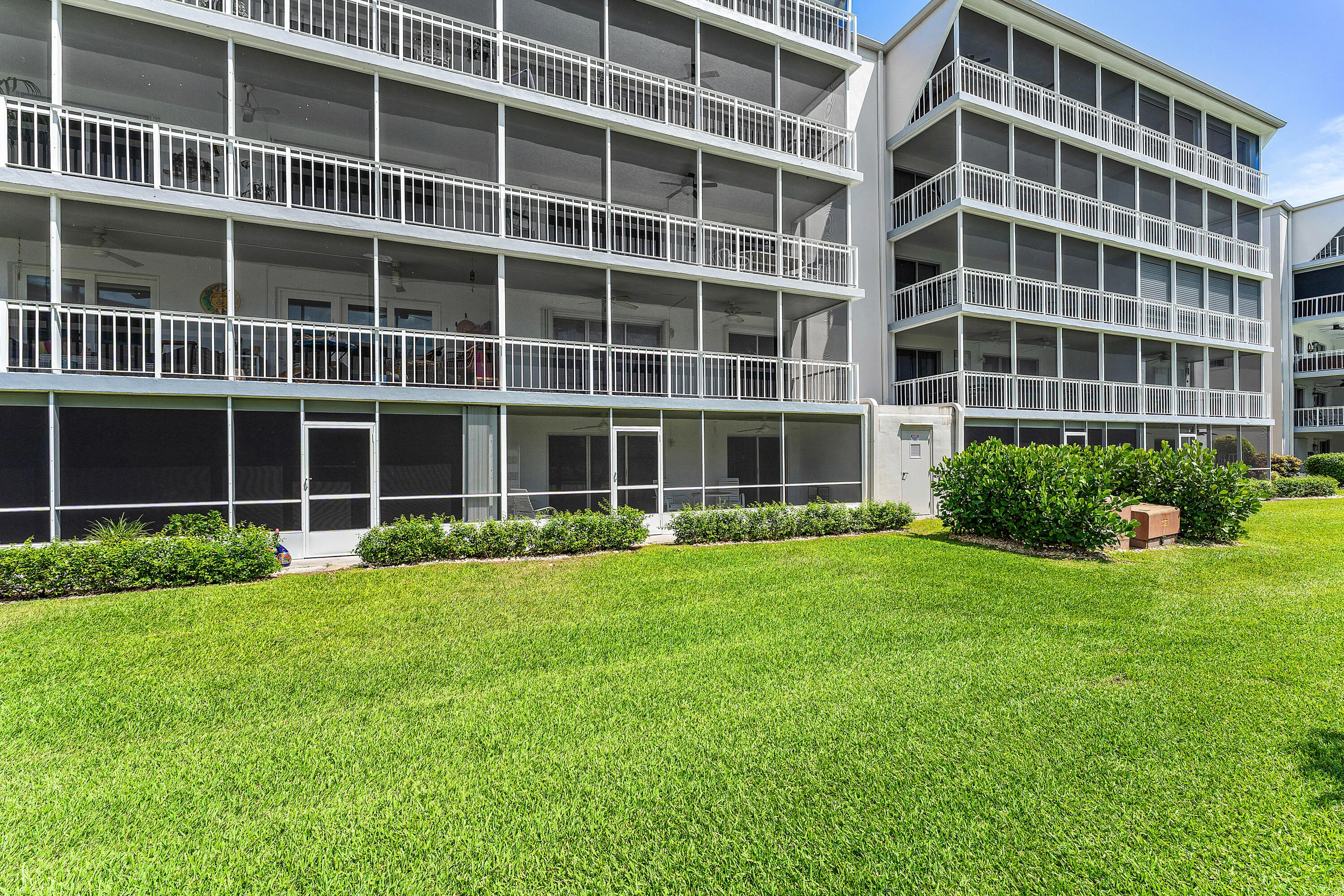 026-250JohnFKennedyDrive-107-Atlantis-FL