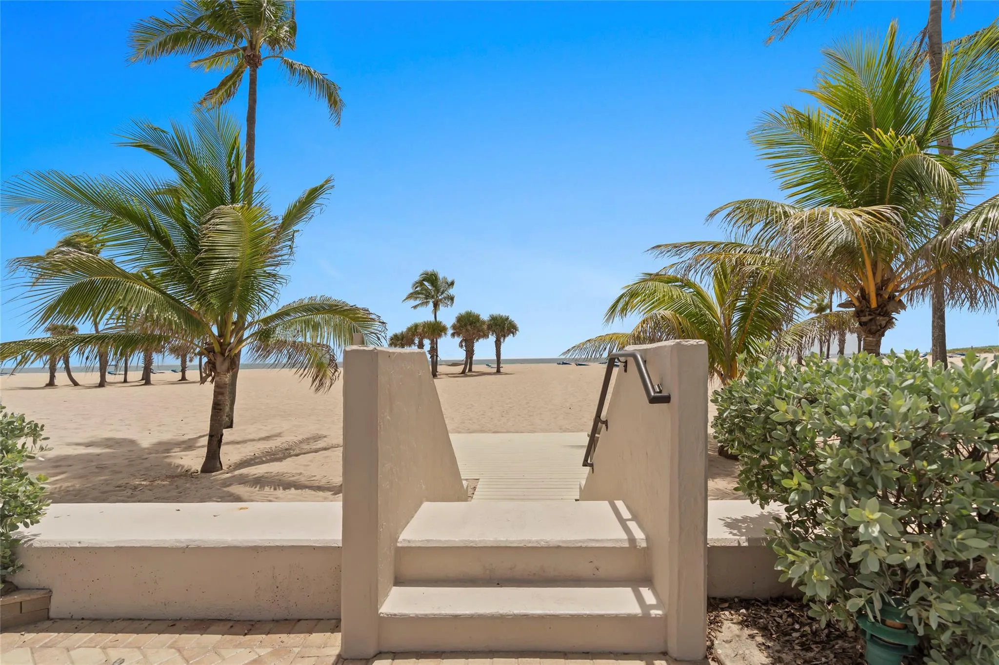 Oceanage steps to the beach